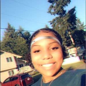 Meet your Posher, Azariea